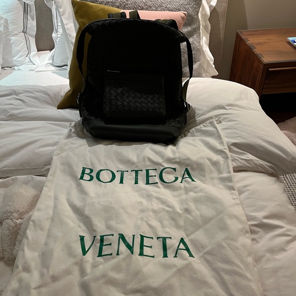 Authentic bottega Venetta backpack. - Picture 2 of 3